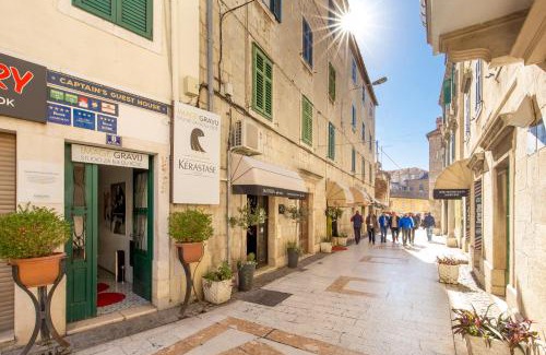 Old Town House | Captain's Guest House