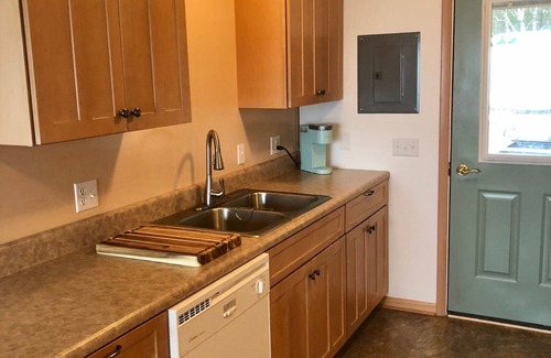 Newberry House | Captain's Hideaway Lake Superior/Lake Front Home Deer Park