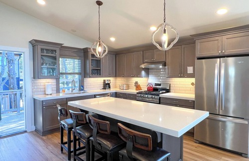 Arch Cape House | Captain's House ~ amazing ocean view, 2 min walk to beach, near Cannon Beach