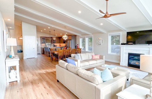 Arch Cape House | Captain's House ~ amazing ocean view, 2 min walk to beach, near Cannon Beach