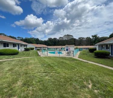 Gloucester Hotel | Captain's Lodge Motel