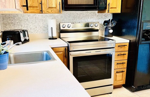 Northeast Virginia Beach House | Captain's Mansion 8bdrm/18guests vacation gem steps to beach