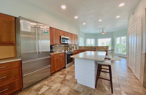 Butler Beach House | Captain's Oasis: Ocean View, Heated Pool, Putting Green, Walk to the Beach!