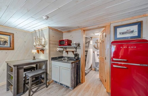 North Carolina Coast House | Captain's Quarters at Island Breeze of CB