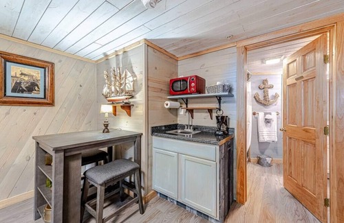 North Carolina Coast House | Captain's Quarters at Island Breeze of CB