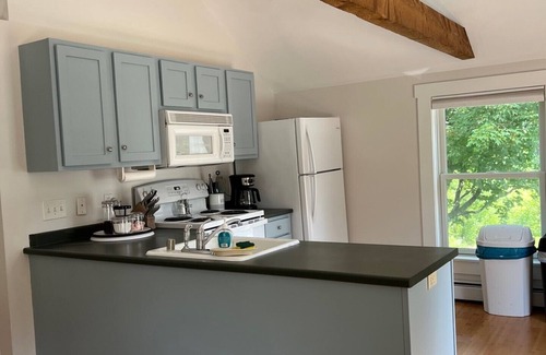 Kennebunk Apartment | Captain's Quarters at Waldo Emerson Inn Carriage House, 2nd floor 2 bdrm/1 bath