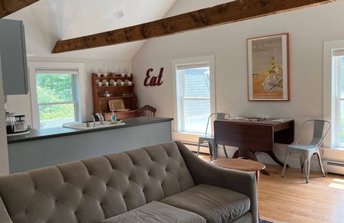Kennebunk Apartment | Captain's Quarters at Waldo Emerson Inn Carriage House, 2nd floor 2 bdrm/1 bath