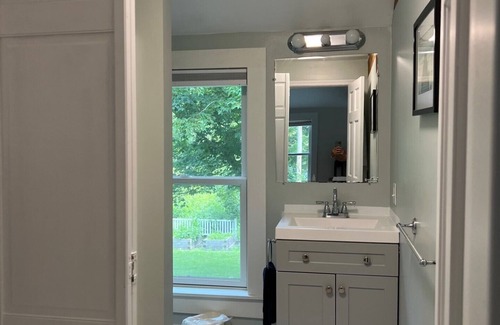 Kennebunk Apartment | Captain's Quarters at Waldo Emerson Inn Carriage House, 2nd floor 2 bdrm/1 bath