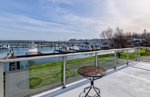 Ilwaco Condo | Captain's Quarters - on the Port of Ilwaco.