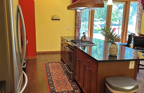 Eastsound Condo | Captain's Suite - 2 Bedroom Condo in Eastsound across from the park