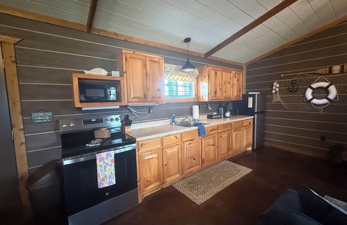 Cleora Cabin | Captains Cottage is the perfect retreat