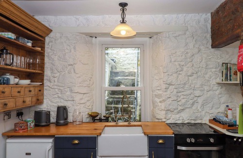 Brixham Cottage | CAPTAINS COTTAGE, pet friendly, with open fire in Brixham