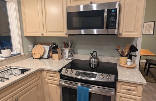 Langley House | Captains Quarters - 4 bdrm, newly remodeled - walk to the beach
