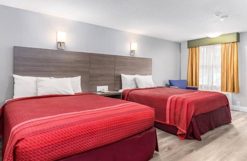 North Eastham Hotel | Captains Quarters Motel & Conference Center