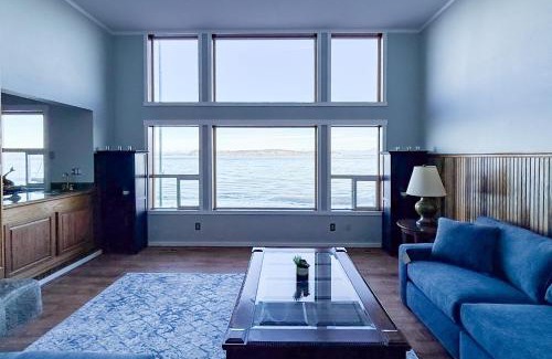Clinton Villa | Captain’s Quarters