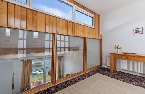 Saundersfoot House | Captains View - Sea and Harbour Views, Parking