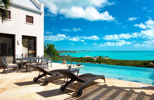 Venetian Road Settlement Villa | Captivating and breathtaking villa with 360 degree view overlooking the ocean