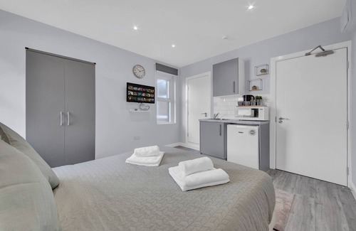 Hillingdon Apartment | Captivating 1-Bed Studio in West Drayton
