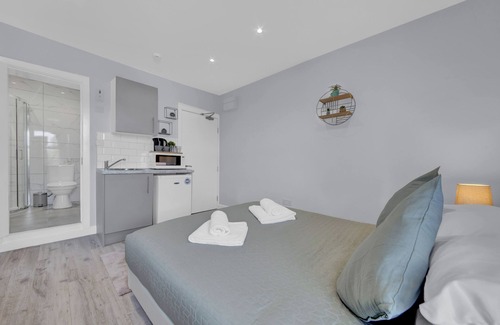 Hillingdon Apartment | Captivating 1-Bed Studio in West Drayton