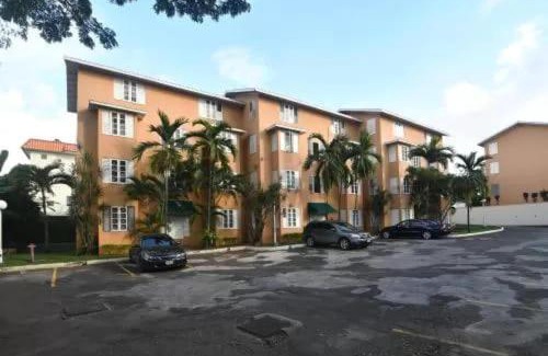 Saint Andrew Apartment | Captivating 1-Bed Ravinia Apartment in Kingston