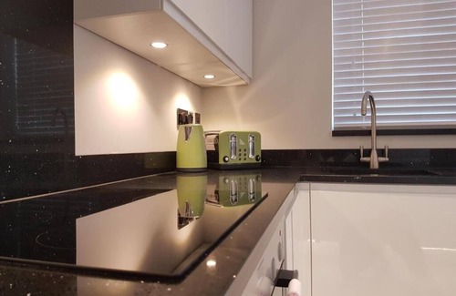 Brentwood Apartment | Captivating 2-Bed Apartment in Brentwood