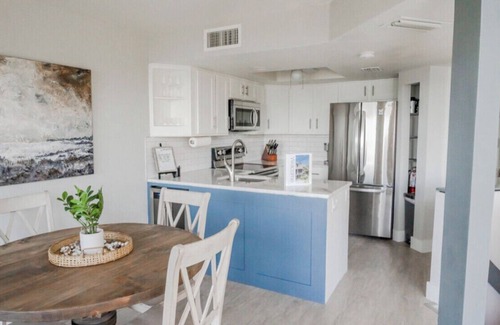 Safety Harbor Club House | CaptiVista! Your dream waterfront escape! Rustic luxury with unbelievable views!