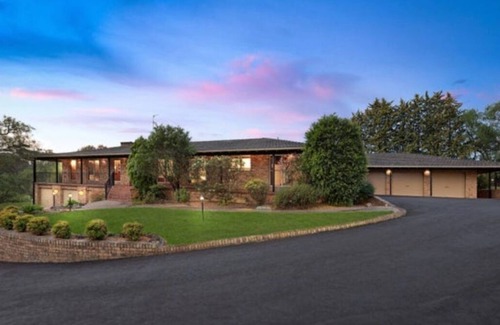 Denham Court House | Capturing Breathtaking Retreat!