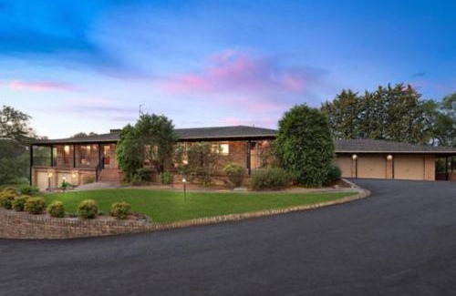 Denham Court Villa | Capturing Breathtaking Retreat!