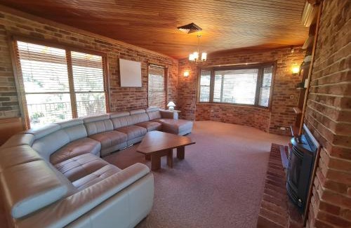 Denham Court Villa | Capturing Breathtaking Retreat!