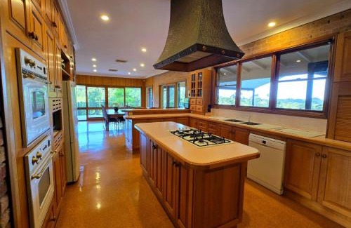 Denham Court Villa | Capturing Breathtaking Retreat!