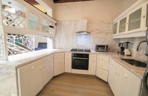 Centro Villa | CAR 6BR Colonial Retreat + Bonus