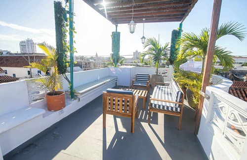 Centro Villa | CAR 6BR Colonial Retreat + Bonus