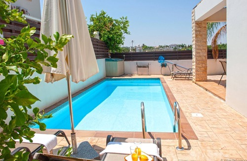 Pernera Villa | CARA - 2Bed Villa walking distance to Pernera Resort Center