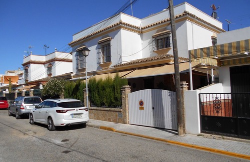 Chipiona Apartment | Caracola Apartment. Air conditioning, Wifi, Terrace, Garage. Beach 300 meters