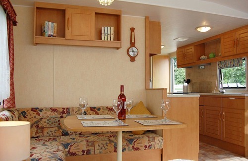 Bryn-crug House | Caravan B26 at The Woodlands