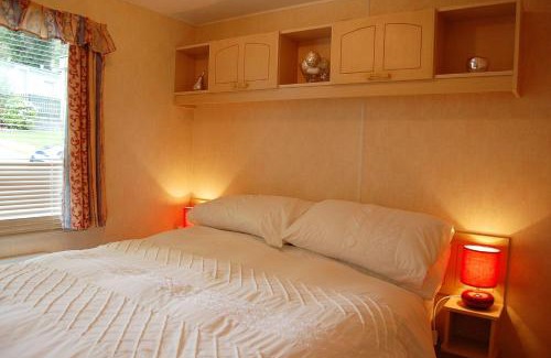Bryn-crug House | Caravan B26 at The Woodlands
