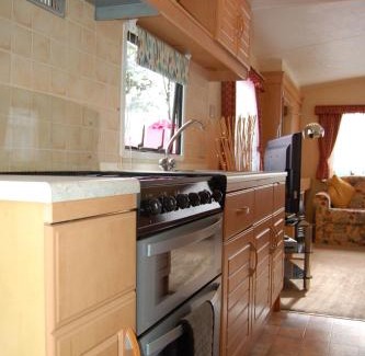 Bryn-crug House | Caravan B26 at The Woodlands