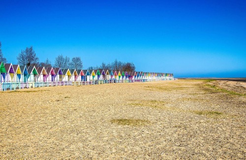 Colchester House | Caravan for hire at Coopers Beach Holiday Park in Mersea Island ref 49042S