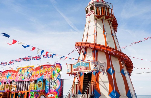 Colchester House | Caravan for hire at Coopers Beach Holiday Park in Mersea Island ref 49042S