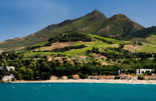 Plage d'Argeles RV Rental | Caravan 'Mobil-Home' with Shared Pool and Private Terrace