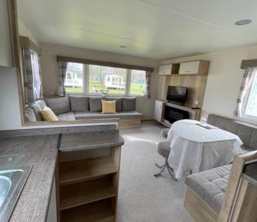 Flookburgh House | Caravan - Sleeps up to 8 & Free parking