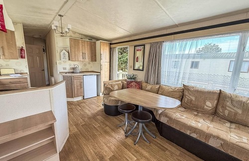 Beckingham House | Caravan with decking & free WiFi at Steeple Bay ref 36051D