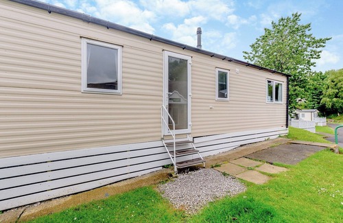Longridge House | Caravan with one double and one twin.