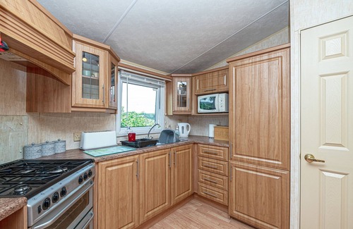 Bangor Cottage | Caravan @ Ysgubor - sleeps 6 guests in 2 bedrooms