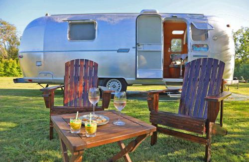 Saint-Loubes Other | Caravane Airstream bord de lac