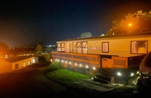 Aberystwyth Ski Chalet | CaravanSleeps6-Parking-Pool-Mountain-PetsOk