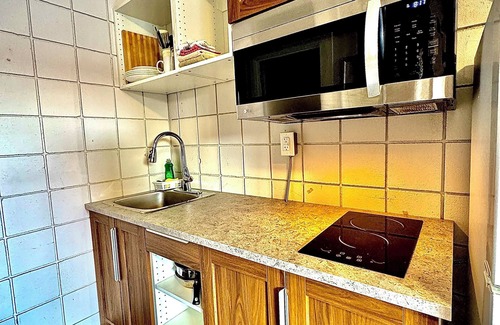 Swift Current Hotel | Caravel Motel