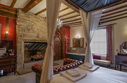 Loughborough House | Caravelli