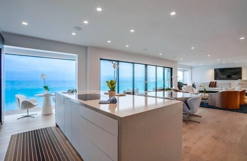 Eastern Malibu House | CARBON BEACH, MALIBU, CA Billionaire's Beach, Dry Beach