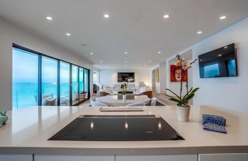 Eastern Malibu House | CARBON BEACH, MALIBU, CA Billionaire's Beach, Dry Beach